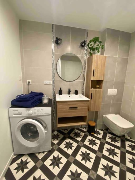 Charmant Studio Idealement Place Et Paisible ! Oloron-Sainte-Marie Exterior foto